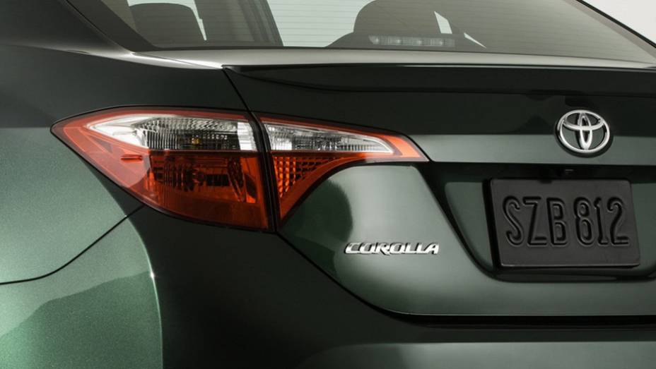 A previsão é que o novo Corolla seja lançado no Brasil no começo de 2014 | <a href="https://preprod.quatrorodas.abril.com.br/noticias/fabricantes/toyota-mostra-novo-corolla-743409.shtml" rel="migration">Leia mais</a> | <a href="https://preprod.quatrorodas.abril.com.br/galerias/toyota/coro" rel="migration"></a>