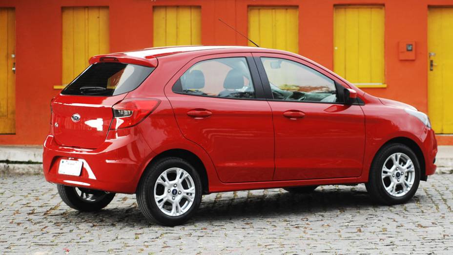 Inicialmente, em setembro, o Ka chega apenas com motor 1.0 de três cilindros (chegando a 85 cv com etanol) | <a href="https://preprod.quatrorodas.abril.com.br/carros/lancamentos/ford-ka-794793.shtml" rel="migration">Leia mais</a>