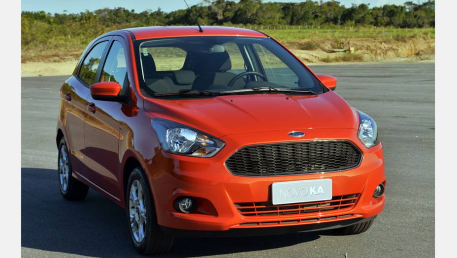 O Ka (hatch) ter&aacute; sempre grade do tipo colm&eacute;ia preta | <a href="https://preprod.quatrorodas.abril.com.br/carros/lancamentos/ford-ka-794793.shtml" rel="migration">Leia mais</a>