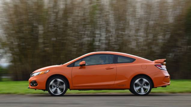 O modelo é uma reestilização da antiga geração do cupê, da qual derivava o Si sedã fabricado aqui até 2011 | <a href="https://preprod.quatrorodas.abril.com.br/carros/lancamentos/honda-civic-si-805295.shtml" rel="migration">Leia mais</a> O modelo é uma reestilização da antiga geração do cupê, da qual derivava o Si sedã fabricado aqui até 2011 | <a href="https://preprod.quatrorodas.abril.com.br/carros/lancamentos/honda-civic-si-805295.shtml" rel="migration">Leia mais</a>