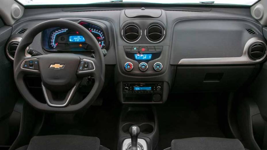Fora o volante, nenhuma grande mudan&ccedil;a foi feita na cabine | <a href="https://preprod.quatrorodas.abril.com.br/carros/lancamentos/chevrolet-agile-2014-756376.shtml" rel="migration">Leia mais</a>
