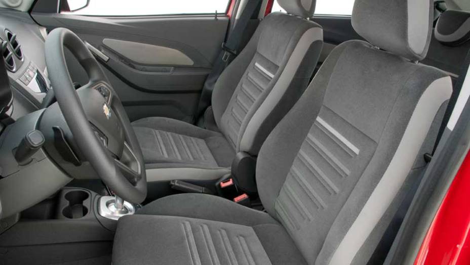 O revestimento dos bancos tamb&eacute;m &eacute; novo | <a href="https://preprod.quatrorodas.abril.com.br/carros/lancamentos/chevrolet-agile-2014-756376.shtml" rel="migration">Leia mais</a>