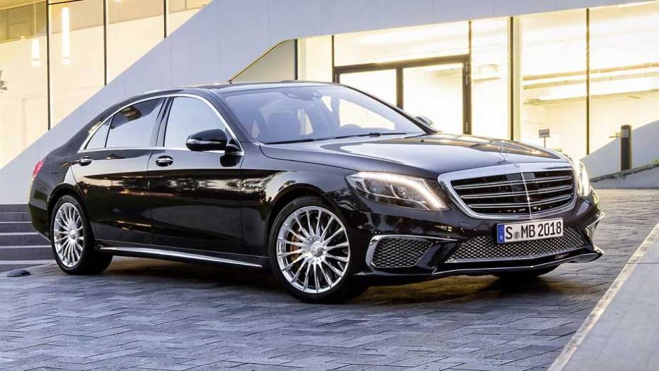 Elegante ao extremo, o sedã esconde uma usina de 630 cv sob o capô | <a href="https://preprod.quatrorodas.abril.com.br/carros/lancamentos//mercedes-benz-s65-amg-759711.shtml" rel="migration">Leia mais</a>