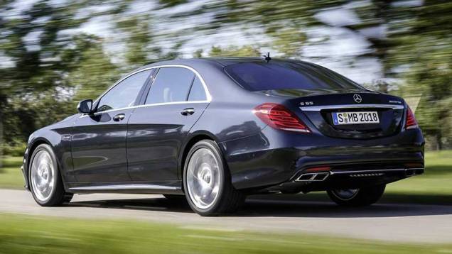 O modelo está equipado com um motor 6.0 V12 biturbo | <a href="https://preprod.quatrorodas.abril.com.br/carros/lancamentos//mercedes-benz-s65-amg-759711.shtml" rel="migration">Leia mais</a> O modelo está equipado com um motor 6.0 V12 biturbo | <a href="https://preprod.quatrorodas.abril.com.br/carros/lancamentos//mercedes-benz-s65-amg-759711.shtml" rel="migration">Leia mais</a>