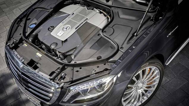 Equipado com uma transmissão automatizada de sete marchas, ele precisa de apenas 4,3 segundos para acelerar de 0 a 100 km/h e chega aos 250 km/h | <a href="https://preprod.quatrorodas.abril.com.br/carros/lancamentos//mercedes-benz-s65-amg-759711.shtml" rel="migration"></a> Equipado com uma transmissão automatizada de sete marchas, ele precisa de apenas 4,3 segundos para acelerar de 0 a 100 km/h e chega aos 250 km/h | <a href="https://preprod.quatrorodas.abril.com.br/carros/lancamentos//mercedes-benz-s65-amg-759711.shtml" rel="migration"></a>