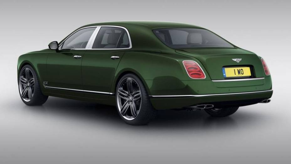 ...sistema de exaustão com quatro escapes e rodas de liga-leve com acabamento escuro | <a href="https://preprod.quatrorodas.abril.com.br/noticias/fabricantes/bentley-apresenta-continental-gt-mulsanne-le-mans-edition-740938.shtml" rel="migration">Leia mais</a>