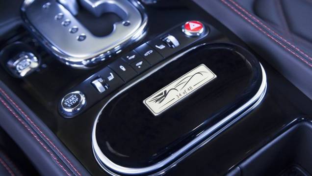 ...e insígnias Le Mans Edition, além de marcação do número da unidade | <a href="https://preprod.quatrorodas.abril.com.br/noticias/fabricantes/bentley-apresenta-continental-gt-mulsanne-le-mans-edition-740938.shtml" rel="migration">Leia mais</a> ...e insígnias Le Mans Edition, além de marcação do número da unidade | <a href="https://preprod.quatrorodas.abril.com.br/noticias/fabricantes/bentley-apresenta-continental-gt-mulsanne-le-mans-edition-740938.shtml" rel="migration">Leia mais</a>
