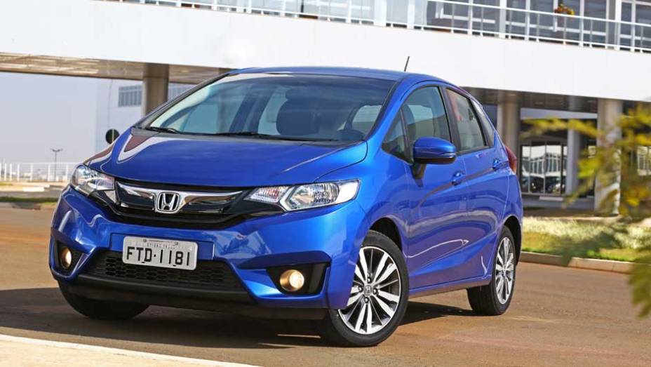 O Fit 2016 tem preços variando de R$ 51.600 (DX MT) a R$ 68.900 (EXL CVT) | <a href="https://preprod.quatrorodas.abril.com.br/noticias/fabricantes/honda-lanca-linha-2016-fit-874082.shtml" rel="migration">Leia mais</a>