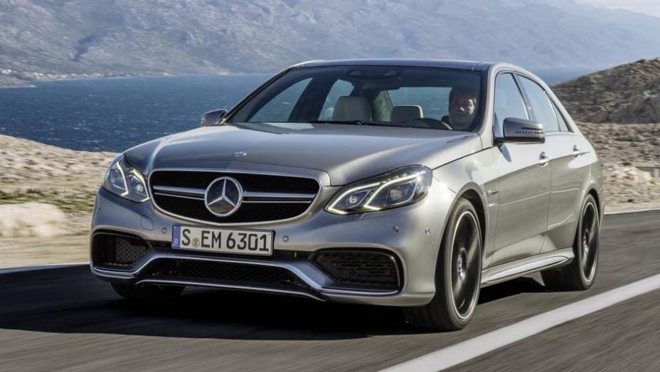 O para-choque tem entradas de ar maiores em rela&ccedil;&atilde;o ao Classe E convencional | <a href="https://preprod.quatrorodas.abril.com.br/saloes/detroit/2013/mercedes-benz-e63-amg-730591.shtml" rel="migration">Leia mais</a>