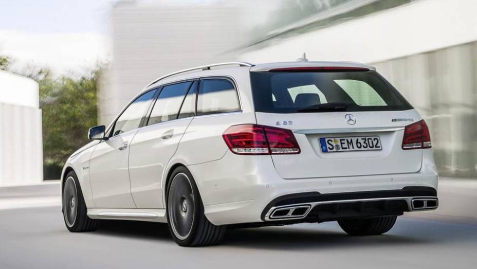 O estilo e o desempenho s&atilde;o os mesmos do sed&atilde; | <a href="https://preprod.quatrorodas.abril.com.br/saloes/detroit/2013/mercedes-benz-e63-amg-730591.shtml" rel="migration">Leia mais</a>
