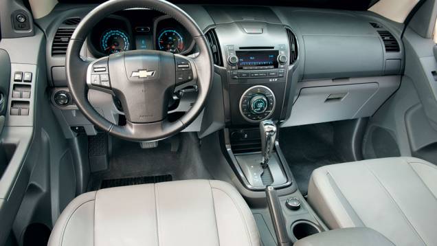 O volante é multifuncional mas pode ser ajustado somente na altura. | <a href="https://preprod.quatrorodas.abril.com.br/carros/testes/chevrolet-s10-681120.shtml" rel="migration">Leia mais</a> O volante é multifuncional mas pode ser ajustado somente na altura. | <a href="https://preprod.quatrorodas.abril.com.br/carros/testes/chevrolet-s10-681120.shtml" rel="migration">Leia mais</a>