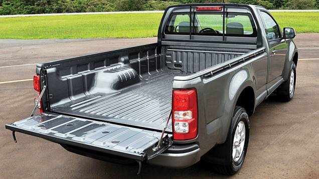 Cabine simples tem caçamba de 1 570 litros. | <a href="https://preprod.quatrorodas.abril.com.br/carros/testes/chevrolet-s10-681120.shtml" rel="migration">Leia mais</a> Cabine simples tem caçamba de 1 570 litros. | <a href="https://preprod.quatrorodas.abril.com.br/carros/testes/chevrolet-s10-681120.shtml" rel="migration">Leia mais</a>