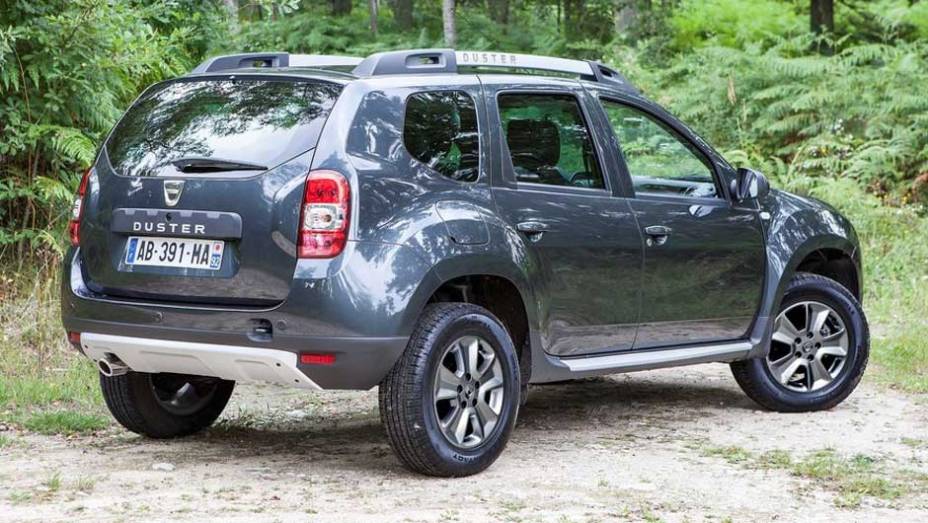 Salvo a nova disposi&ccedil;&atilde;o de luzes nas lanternas, praticamente nenhuma altera&ccedil;&atilde;o foi feita na traseira do SUV | <a href="https://preprod.quatrorodas.abril.com.br/saloes/frankfurt/2013/duster-753168.shtml" rel="migration">Leia mais</a>