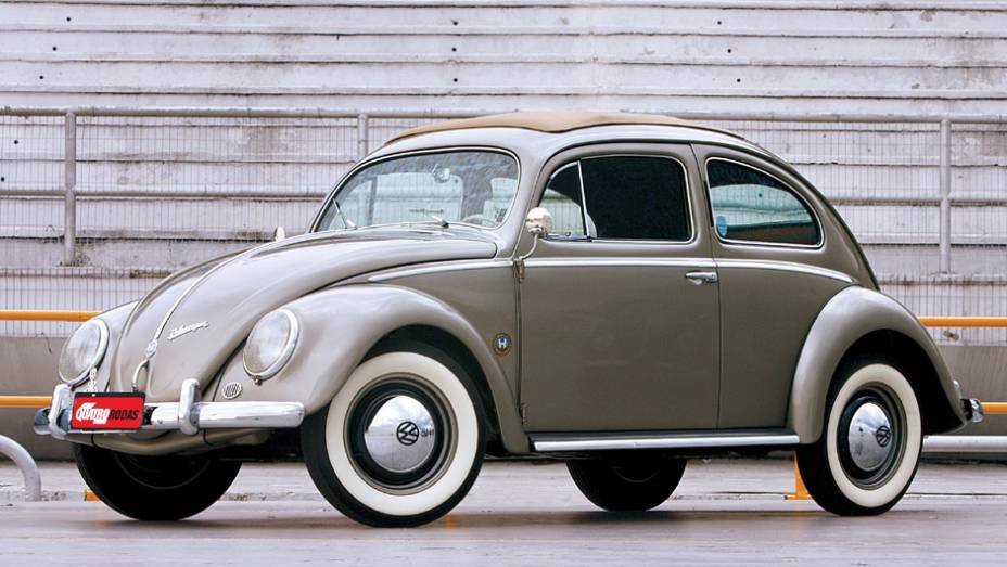 VW Beetle: o nosso Fusca foi um presente dado a Ana por seu padrasto Ray; a moça acaba chamando o carro de Wanda | <a href="https://preprod.quatrorodas.abril.com.br/noticias/entretenimento/galeria-fotos-mostra-carros-50-tons-cinza-834960.shtml" rel="migration">Leia mais</a>