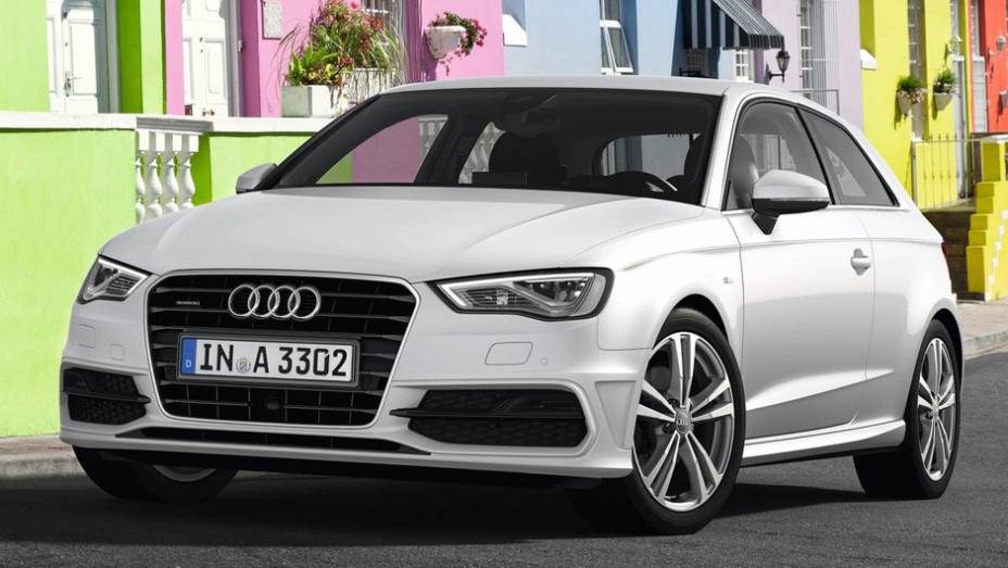 Audi A3: logo ap&oacute;s se conhecerem, Grey d&aacute; o hatch a Ana para aposentar o antigo Fusca chamado Wanda | <a href="https://preprod.quatrorodas.abril.com.br/noticias/entretenimento/galeria-fotos-mostra-carros-50-tons-cinza-834960.shtml" rel="migration">Leia mais</a>