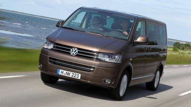 VW Multivan: a van alemã foi o meio de transporte de Ana e Grey durante uma visita à estação de esqui de Aspen | <a href="https://preprod.quatrorodas.abril.com.br/noticias/entretenimento/galeria-fotos-mostra-carros-50-tons-cinza-834960.shtml" rel="migration">Leia mais</a> VW Multivan: a van alemã foi o meio de transporte de Ana e Grey durante uma visita à estação de esqui de Aspen | <a href="https://preprod.quatrorodas.abril.com.br/noticias/entretenimento/galeria-fotos-mostra-carros-50-tons-cinza-834960.shtml" rel="migration">Leia mais</a>