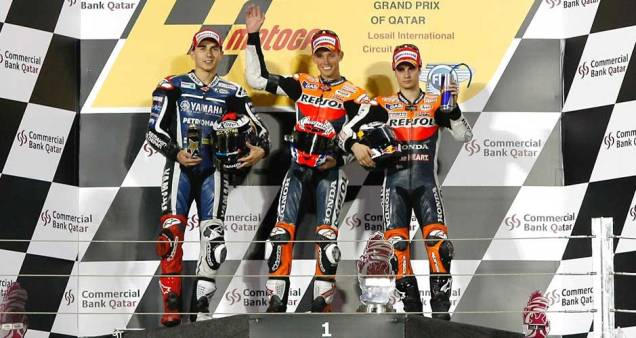 Pódio no Qatar: Casey Stoner em primeiro, Jorge Lorenzo na segunda colocação e Daniel Pedrosa em terceiro Pódio no Qatar: Casey Stoner em primeiro, Jorge Lorenzo na segunda colocação e Daniel Pedrosa em terceiro