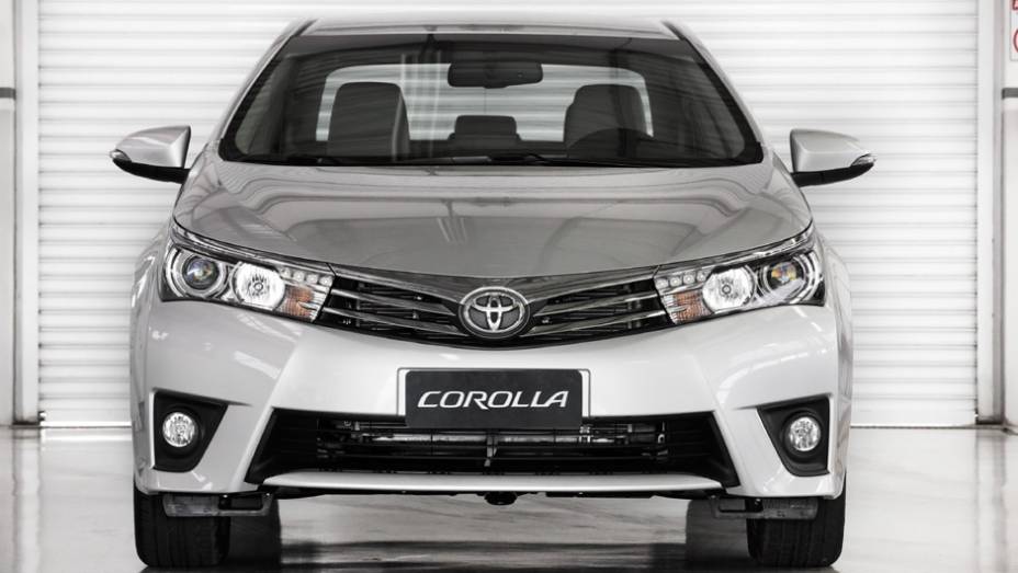 O novo Corolla está totalmente remodelado e começa a ser produzido em Indaiatuba (SP) | <a href="https://preprod.quatrorodas.abril.com.br/carros/lancamentos/novo-toyota-corolla-776356.shtml" rel="migration">Leia mais</a>