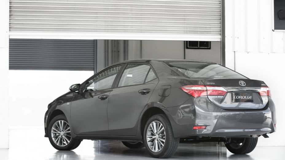 O novo Toyota Corolla estará a venda a partir do dia 14 de março | <a href="https://preprod.quatrorodas.abril.com.br/carros/lancamentos/novo-toyota-corolla-776356.shtml" rel="migration">Leia mais</a>