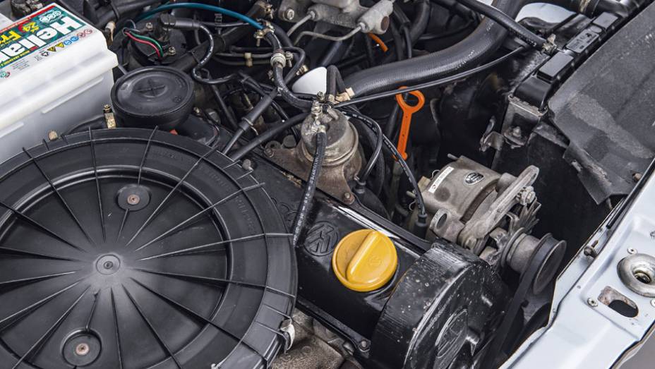 O motor 1.6 de 80 cv destoava da proposta esportiva | <a href="https://preprod.quatrorodas.abril.com.br/carros/classicos-brasileiros/volkswagen-gol-copa-790738.shtml" rel="migration">Leia mais</a>