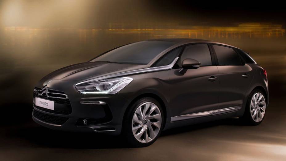 Citroën DS5 | <a href="https://preprod.quatrorodas.abril.com.br/salao-do-automovel/2012/carros/ds5-703947.shtml" rel="migration">Leia mais</a>