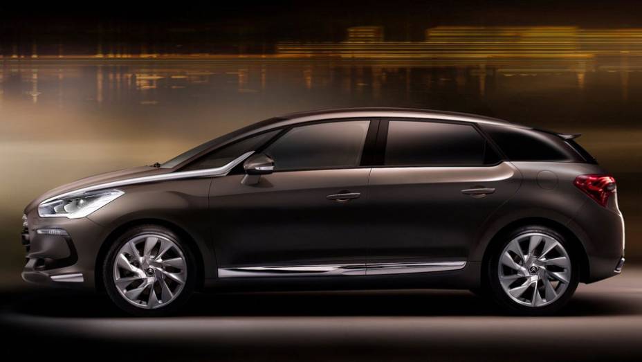 Citroën DS5 | <a href="https://preprod.quatrorodas.abril.com.br/salao-do-automovel/2012/carros/ds5-703947.shtml" rel="migration">Leia mais</a>