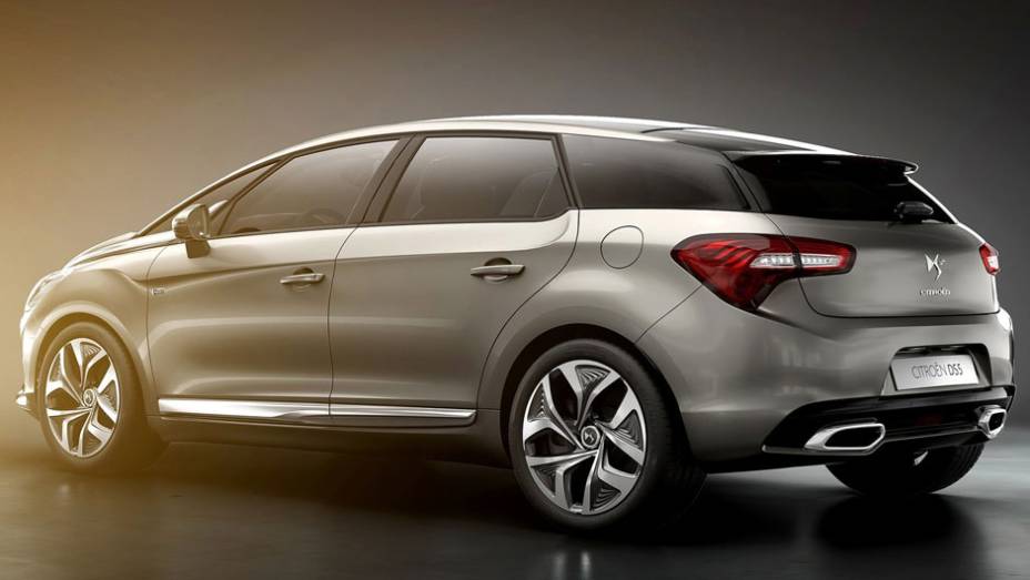 Citroën DS5 | <a href="https://preprod.quatrorodas.abril.com.br/salao-do-automovel/2012/carros/ds5-703947.shtml" rel="migration">Leia mais</a>