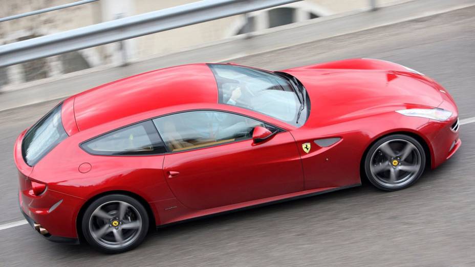 Cup&ecirc;, perua ou crossover? A nova cria&ccedil;&atilde;o de Maranello est&aacute; pronta para dividir opini&otilde;es