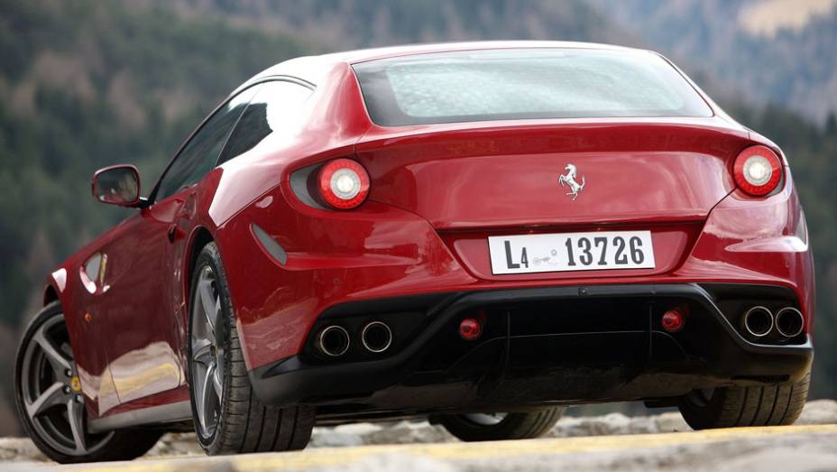 Cup&ecirc;, perua ou crossover? A nova cria&ccedil;&atilde;o de Maranello est&aacute; pronta para dividir opini&otilde;es