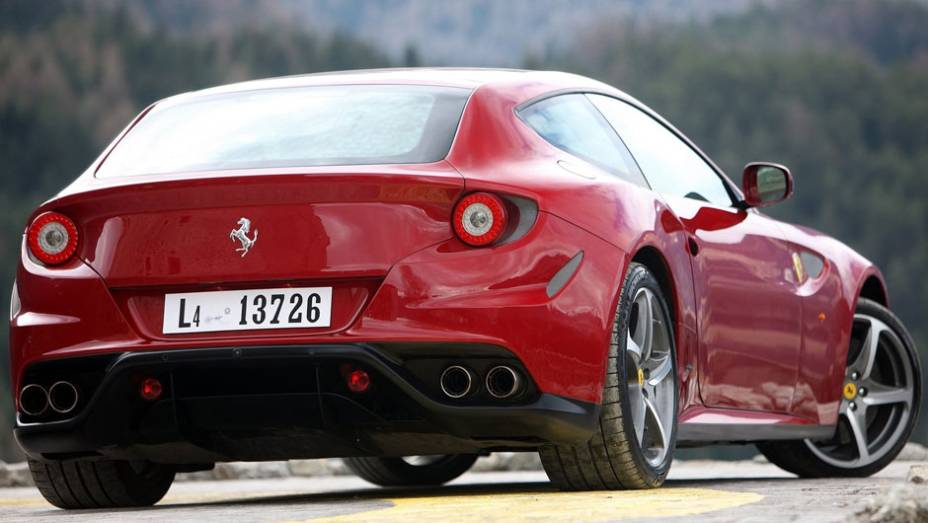 Cup&ecirc;, perua ou crossover? A nova cria&ccedil;&atilde;o de Maranello est&aacute; pronta para dividir opini&otilde;es