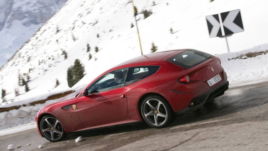 Cup&ecirc;, perua ou crossover? A nova cria&ccedil;&atilde;o de Maranello est&aacute; pronta para dividir opini&otilde;es