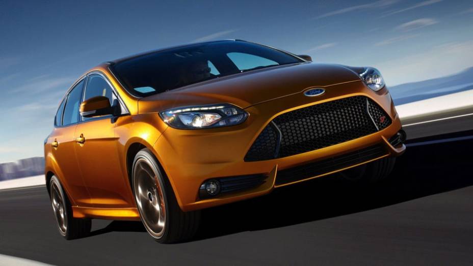 Vers&atilde;o esportiva do hatchback tem motor a gasolina 2.0 EcoBoost e 247 cv de pot&ecirc;ncia - <a href="https://preprod.quatrorodas.abril.com.br/reportagens/salao/ford-focus-st-639743.shtml" rel="migration">Leia mais</a>