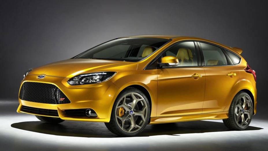 Vers&atilde;o esportiva do hatchback tem motor a gasolina 2.0 EcoBoost e 247 cv de pot&ecirc;ncia - <a href="https://preprod.quatrorodas.abril.com.br/reportagens/salao/ford-focus-st-639743.shtml" rel="migration">Leia mais</a>