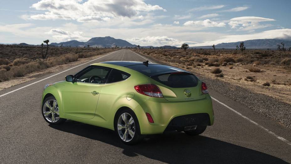 Modelo ousa no design e n&atilde;o possui concorrente direto | <a href="https://preprod.quatrorodas.abril.com.br/carros/lancamentos/hyundai-veloster-641581.shtml" rel="migration">Leia mais</a>