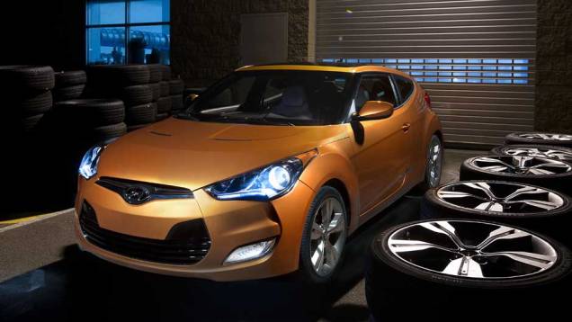 Modelo estará disponível em três opções de acabamento | <a href="https://preprod.quatrorodas.abril.com.br/carros/lancamentos/hyundai-veloster-641581.shtml" rel="migration">Leia mais</a> Modelo estará disponível em três opções de acabamento | <a href="https://preprod.quatrorodas.abril.com.br/carros/lancamentos/hyundai-veloster-641581.shtml" rel="migration">Leia mais</a>