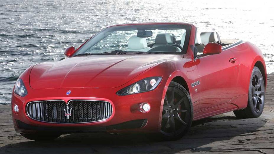Conversível tem motor 4.7 V8 de 450 cv de potência <a href="https://preprod.quatrorodas.abril.com.br/noticias/maserati-lanca-grancabrio-sport-297006_p.shtml" target="_blank" rel="migration">Leia mais</a>