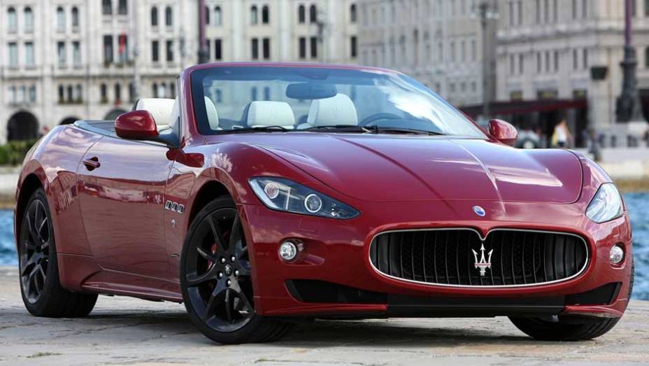 Conversível tem motor 4.7 V8 de 450 cv de potência <a href="https://preprod.quatrorodas.abril.com.br/noticias/maserati-lanca-grancabrio-sport-297006_p.shtml" target="_blank" rel="migration">Leia mais</a>