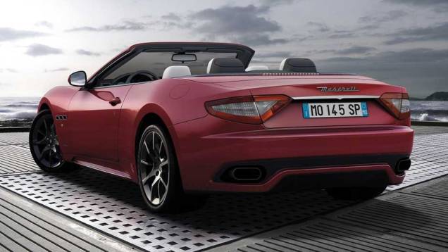 Conversível tem motor 4.7 V8 de 450 cv de potência <a href="https://preprod.quatrorodas.abril.com.br/noticias/maserati-lanca-grancabrio-sport-297006_p.shtml" target="_blank" rel="migration">Leia mais</a> Conversível tem motor 4.7 V8 de 450 cv de potência <a href="https://preprod.quatrorodas.abril.com.br/noticias/maserati-lanca-grancabrio-sport-297006_p.shtml" target="_blank" rel="migration">Leia mais</a>