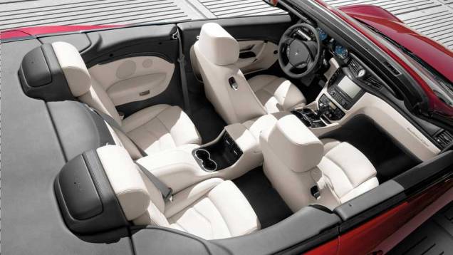 Conversível tem motor 4.7 V8 de 450 cv de potência <a href="https://preprod.quatrorodas.abril.com.br/noticias/maserati-lanca-grancabrio-sport-297006_p.shtml" target="_blank" rel="migration">Leia mais</a> Conversível tem motor 4.7 V8 de 450 cv de potência <a href="https://preprod.quatrorodas.abril.com.br/noticias/maserati-lanca-grancabrio-sport-297006_p.shtml" target="_blank" rel="migration">Leia mais</a>