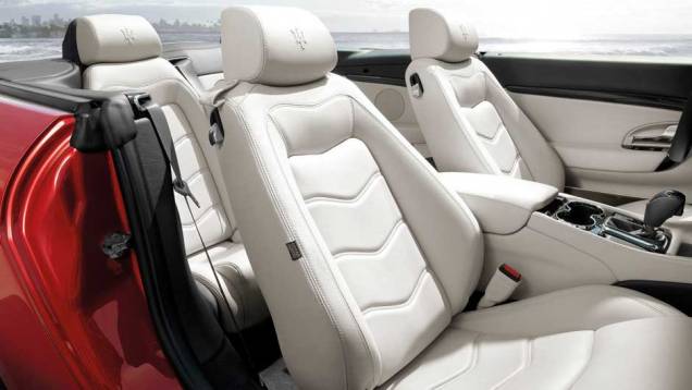 Conversível tem motor 4.7 V8 de 450 cv de potência <a href="https://preprod.quatrorodas.abril.com.br/noticias/maserati-lanca-grancabrio-sport-297006_p.shtml" target="_blank" rel="migration">Leia mais</a> Conversível tem motor 4.7 V8 de 450 cv de potência <a href="https://preprod.quatrorodas.abril.com.br/noticias/maserati-lanca-grancabrio-sport-297006_p.shtml" target="_blank" rel="migration">Leia mais</a>
