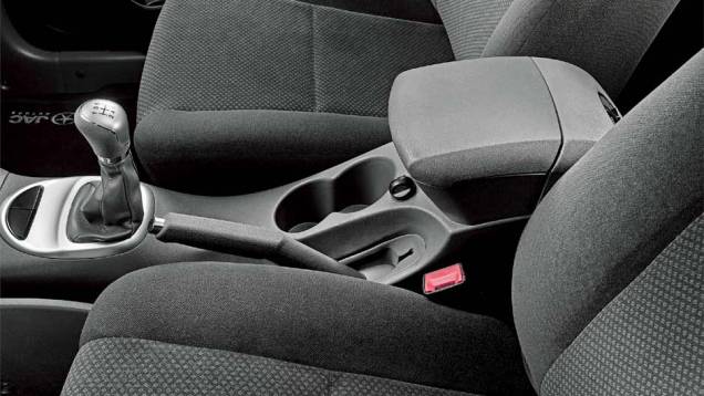 Minivan é o terceiro modelo da marca a desembarcar no Brasil. <a href="https://preprod.quatrorodas.abril.com.br/carros/lancamentos/jac-j6-635765.shtml" rel="migration">Leia mais</a> Minivan é o terceiro modelo da marca a desembarcar no Brasil. <a href="https://preprod.quatrorodas.abril.com.br/carros/lancamentos/jac-j6-635765.shtml" rel="migration">Leia mais</a>