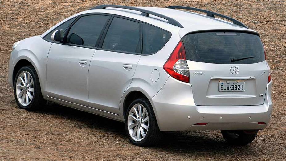Minivan &eacute; o terceiro modelo da marca a desembarcar no Brasil. <a href="https://preprod.quatrorodas.abril.com.br/carros/lancamentos/jac-j6-635765.shtml" rel="migration">Leia mais</a>
