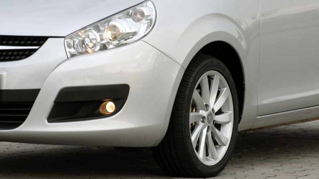 Minivan é o terceiro modelo da marca a desembarcar no Brasil. <a href="https://preprod.quatrorodas.abril.com.br/carros/lancamentos/jac-j6-635765.shtml" rel="migration">Leia mais</a> Minivan é o terceiro modelo da marca a desembarcar no Brasil. <a href="https://preprod.quatrorodas.abril.com.br/carros/lancamentos/jac-j6-635765.shtml" rel="migration">Leia mais</a>