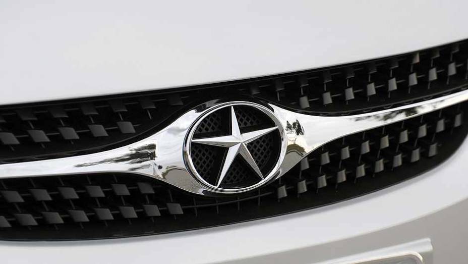 Minivan &eacute; o terceiro modelo da marca a desembarcar no Brasil. <a href="https://preprod.quatrorodas.abril.com.br/carros/lancamentos/jac-j6-635765.shtml" rel="migration">Leia mais</a>