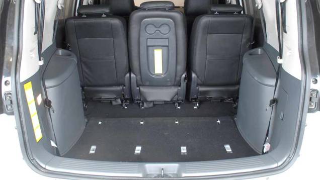 Minivan é o terceiro modelo da marca a desembarcar no Brasil. <a href="https://preprod.quatrorodas.abril.com.br/carros/lancamentos/jac-j6-635765.shtml" rel="migration">Leia mais</a> Minivan é o terceiro modelo da marca a desembarcar no Brasil. <a href="https://preprod.quatrorodas.abril.com.br/carros/lancamentos/jac-j6-635765.shtml" rel="migration">Leia mais</a>