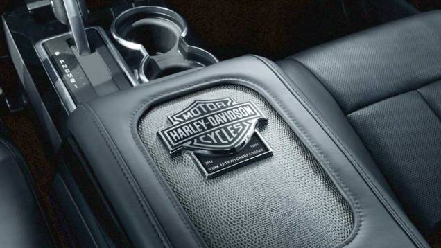 A parceria entre as empresas teve início em 1999. <a href="https://preprod.quatrorodas.abril.com.br/noticias/ford-apresenta-f-150-harley-davidson-298144_p.shtml" rel="migration">Leia mais</a> A parceria entre as empresas teve início em 1999. <a href="https://preprod.quatrorodas.abril.com.br/noticias/ford-apresenta-f-150-harley-davidson-298144_p.shtml" rel="migration">Leia mais</a>