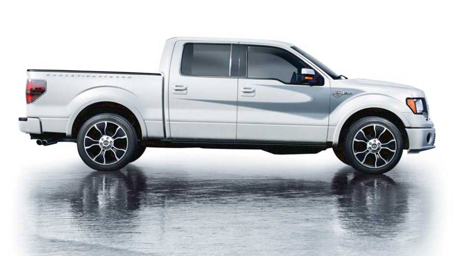 A carroceria tem pintura exclusiva. <a href="https://preprod.quatrorodas.abril.com.br/noticias/ford-apresenta-f-150-harley-davidson-298144_p.shtml" rel="migration">Leia mais</a>