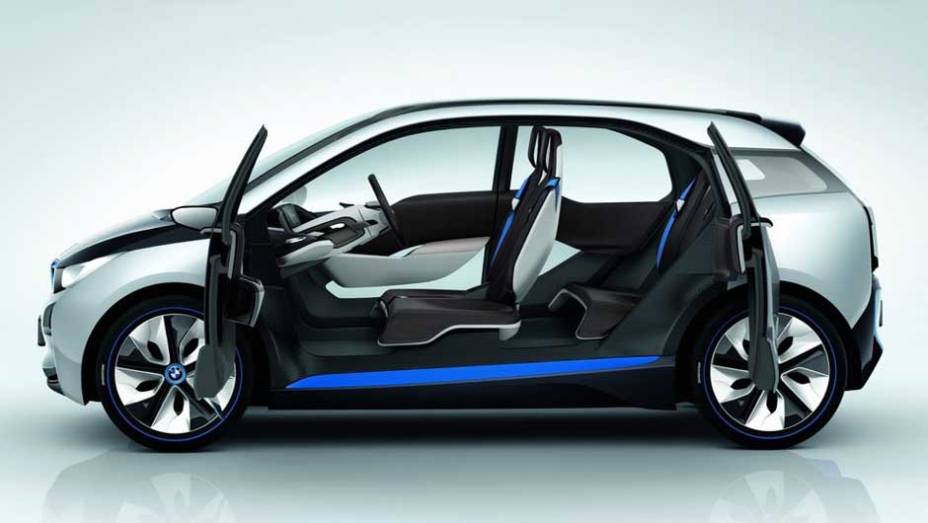 Compacto de quatro lugares, modelo inaugura a submarca de ve&iacute;culos el&eacute;tricos da BMW. <a href="https://preprod.quatrorodas.abril.com.br/noticias/sustentabilidade-bmw-revela-detalhes-divisao-eletrica-i-natali-chiconi-297169_p.shtml" rel="migration">Leia mais</a>