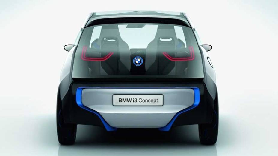 Compacto de quatro lugares, modelo inaugura a submarca de ve&iacute;culos el&eacute;tricos da BMW. <a href="https://preprod.quatrorodas.abril.com.br/noticias/sustentabilidade-bmw-revela-detalhes-divisao-eletrica-i-natali-chiconi-297169_p.shtml" rel="migration">Leia mais</a>