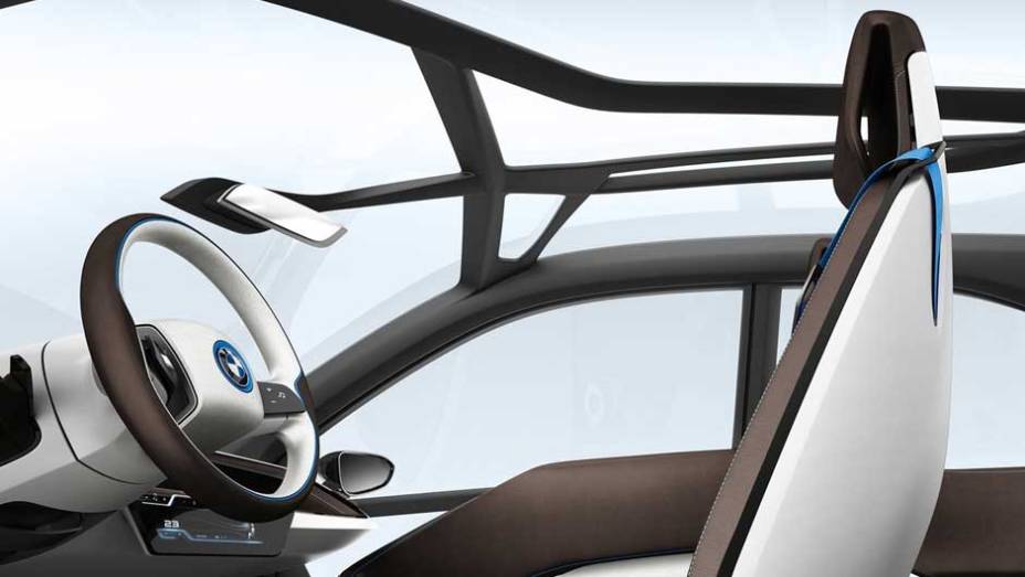 Compacto de quatro lugares, modelo inaugura a submarca de veículos elétricos da BMW. <a href="https://preprod.quatrorodas.abril.com.br/noticias/sustentabilidade-bmw-revela-detalhes-divisao-eletrica-i-natali-chiconi-297169_p.shtml" rel="migration">Leia mais</a>